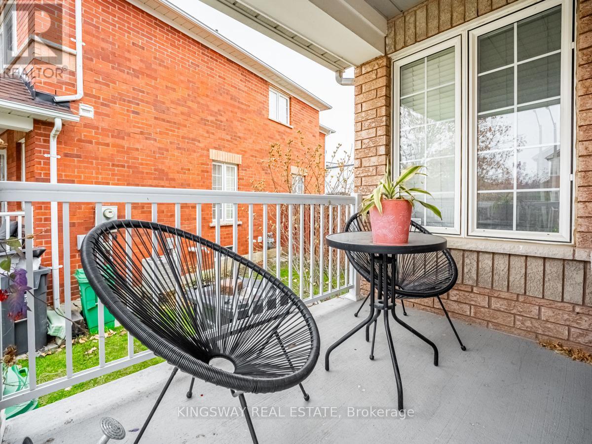 12 Bramcedar Crescent, Brampton, Ontario  L7A 1T1 - Photo 3 - W10929267