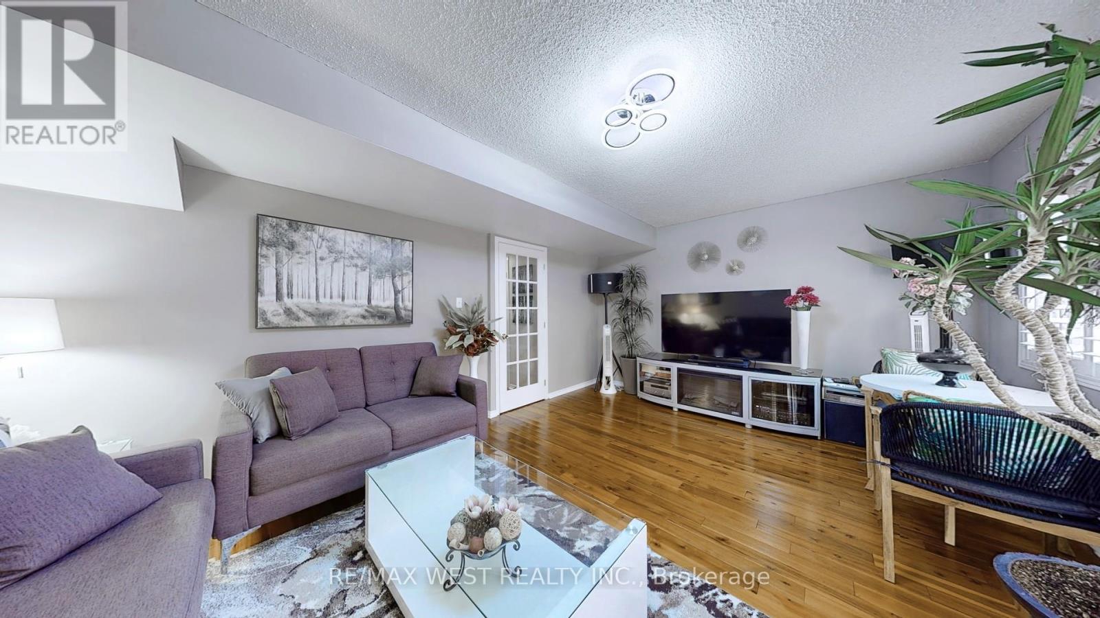 10 Via Cassia Drive, Toronto (Brookhaven-Amesbury), Ontario  M6M 5K8 - Photo 31 - W10929502