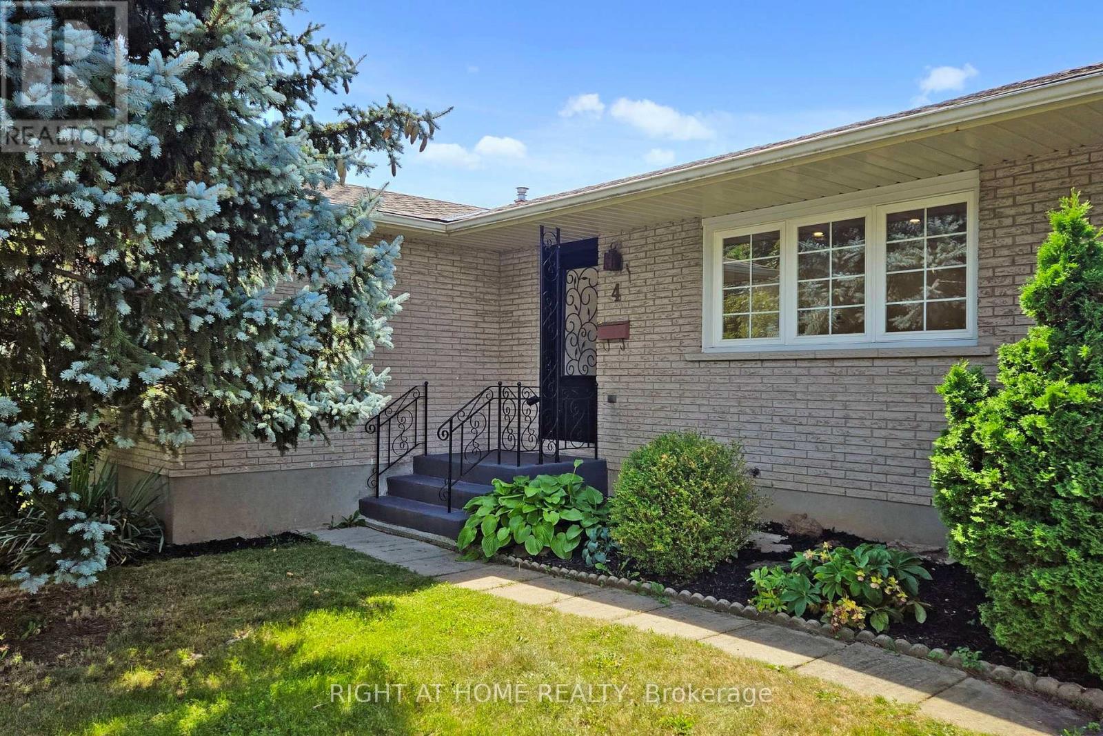 4 Chapman Court, St. Catharines, Ontario  L2M 6H9 - Photo 3 - X10929491