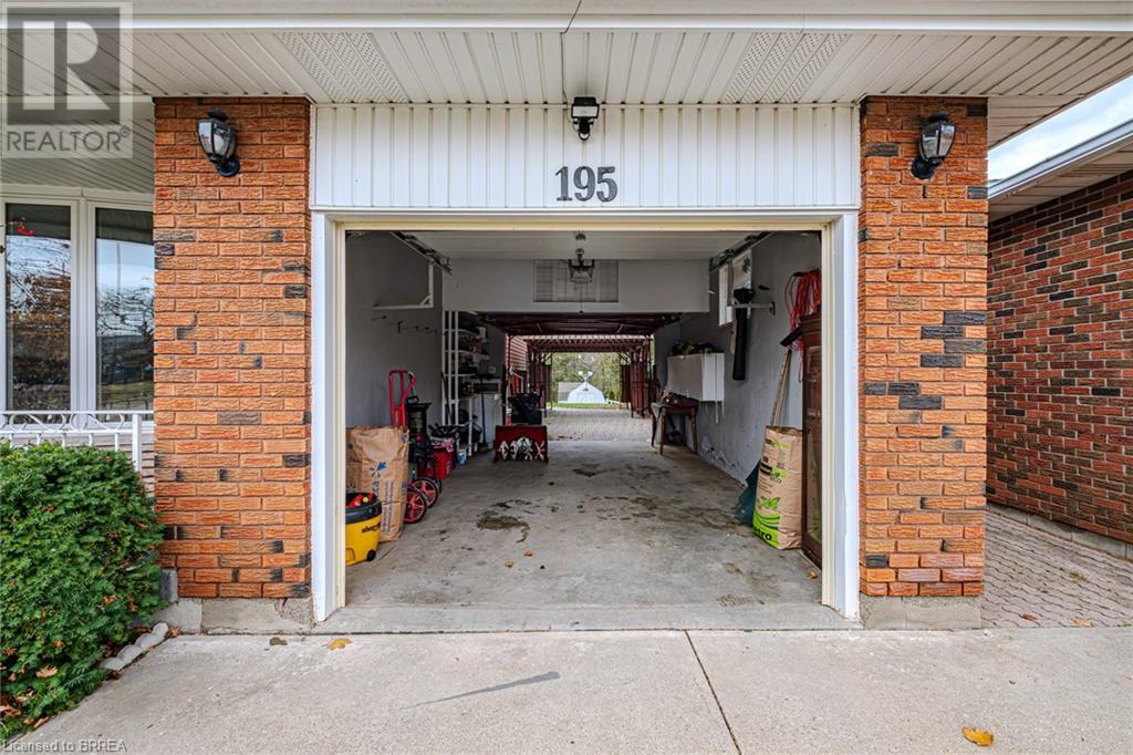 195 Paris Road, Brantford, Ontario  N3R 1J2 - Photo 4 - 40676445