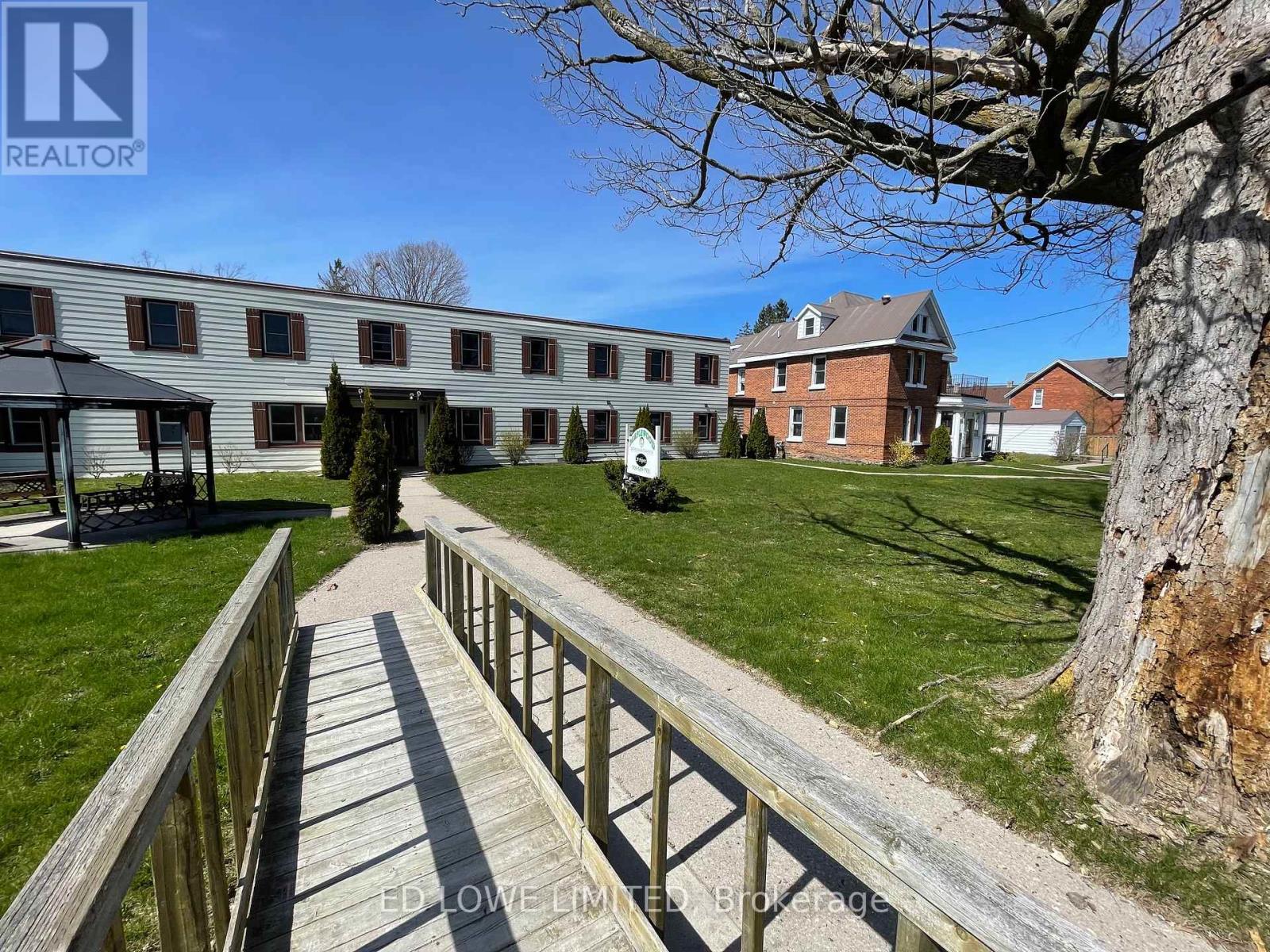 39 POYNTZ STREET, Penetanguishene, Ontario