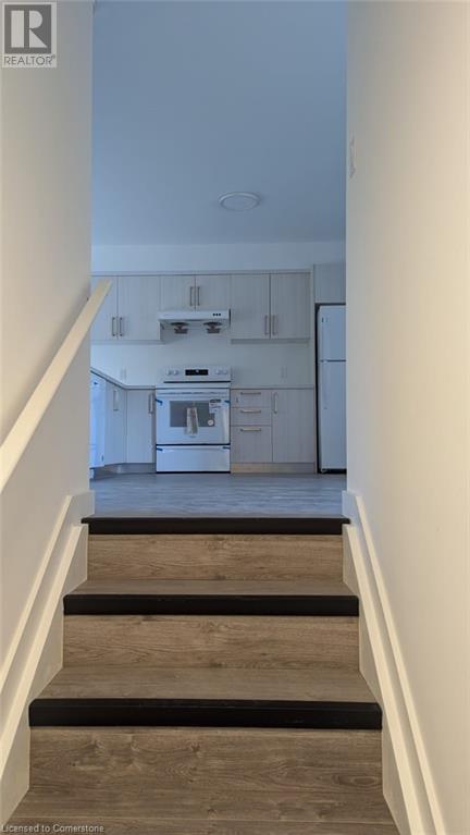 139 Highriver Trail Unit# Main, Welland, Ontario  L3C 0H6 - Photo 3 - 40680772