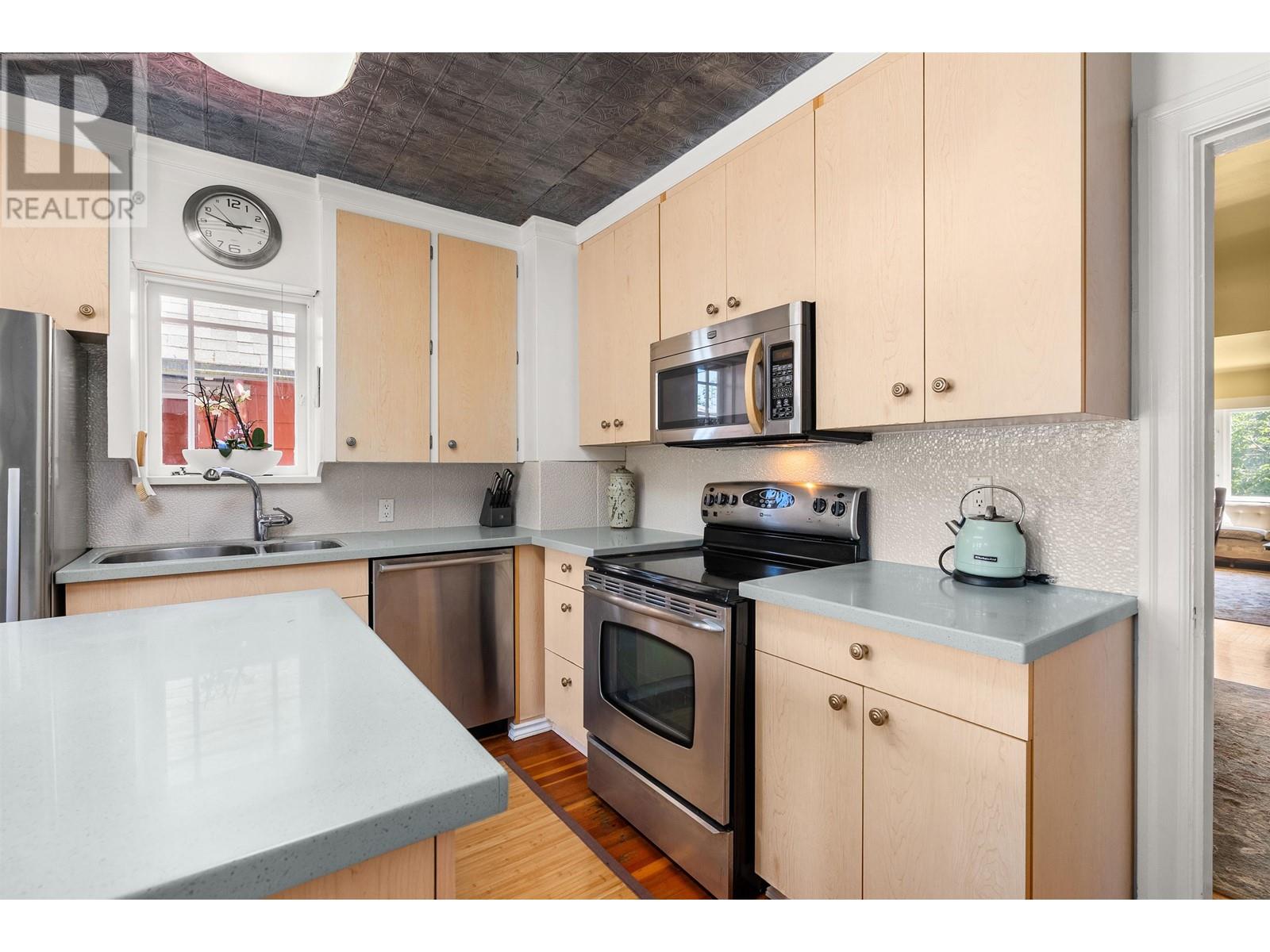 Listing Picture 7 of 24 : 4533 W 8TH AVENUE, Vancouver / 溫哥華 - 魯藝地產 Yvonne Lu Group - MLS Medallion Club Member