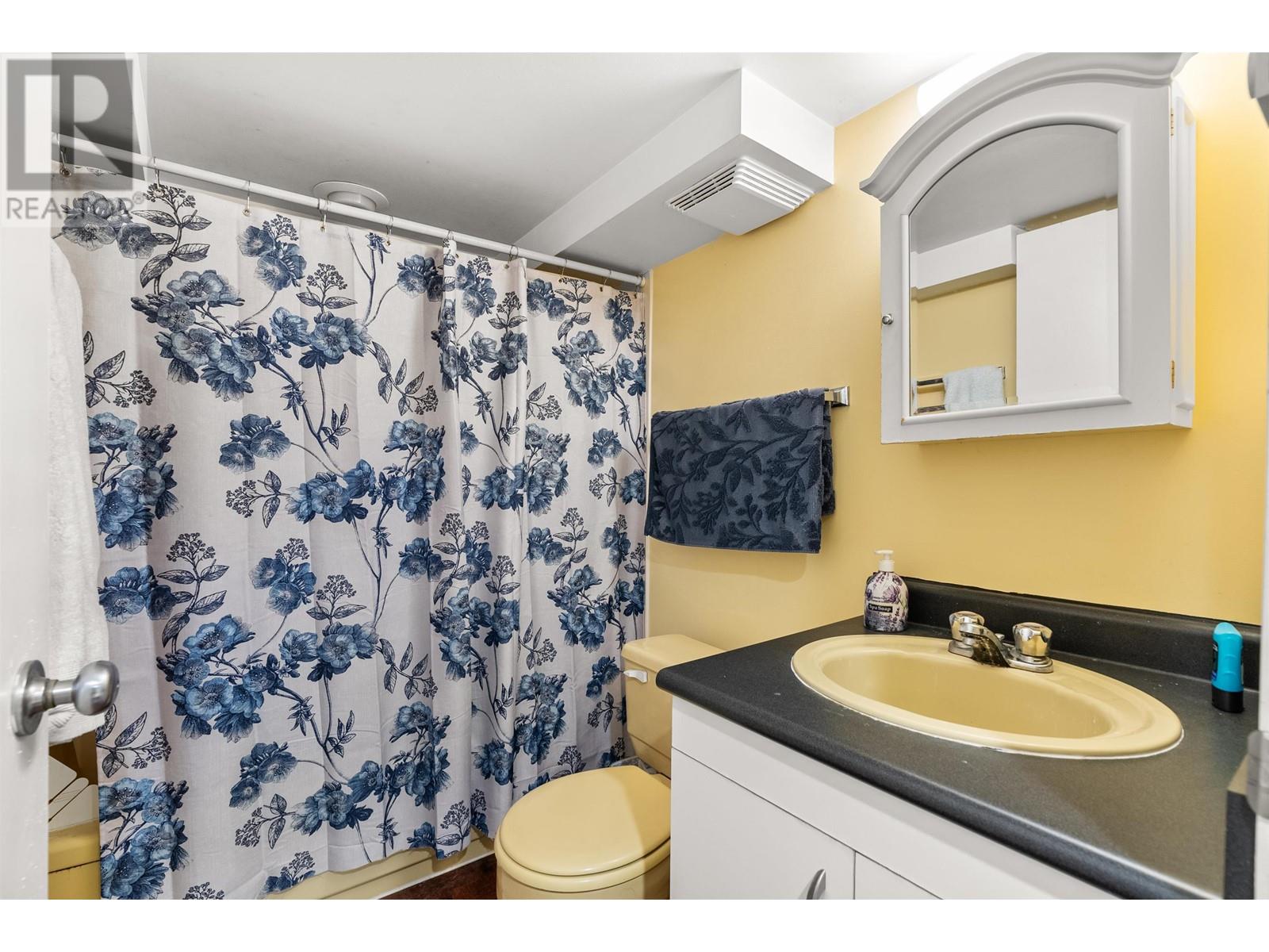 Listing Picture 20 of 24 : 4533 W 8TH AVENUE, Vancouver / 溫哥華 - 魯藝地產 Yvonne Lu Group - MLS Medallion Club Member