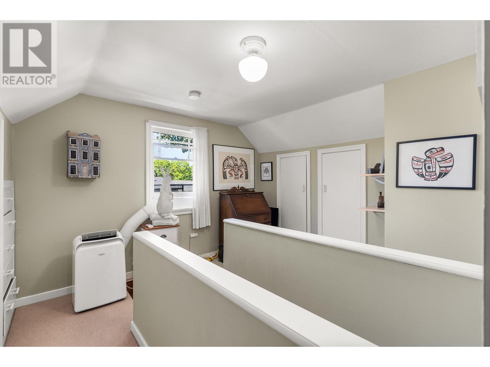 Listing Picture 13 of 24 : 4533 W 8TH AVENUE, Vancouver / 溫哥華 - 魯藝地產 Yvonne Lu Group - MLS Medallion Club Member