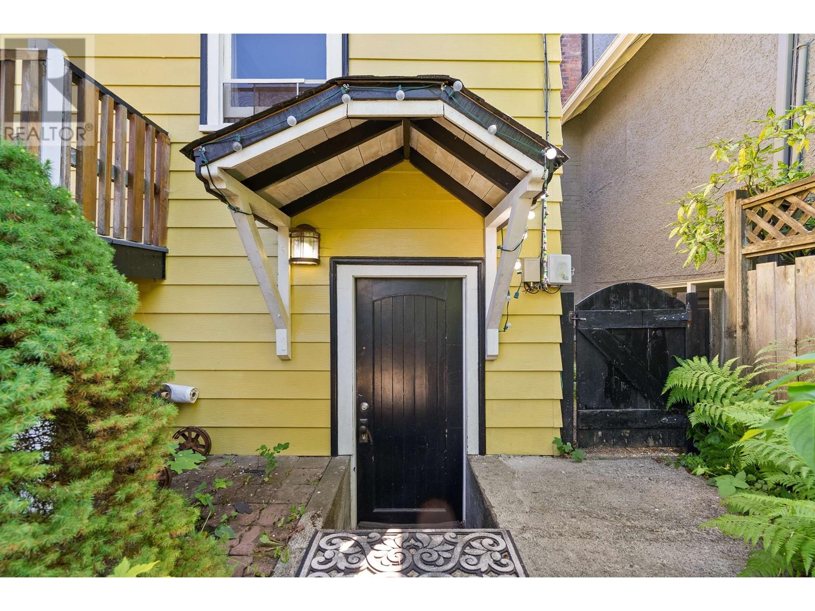 Listing Picture 21 of 24 : 4533 W 8TH AVENUE, Vancouver / 溫哥華 - 魯藝地產 Yvonne Lu Group - MLS Medallion Club Member