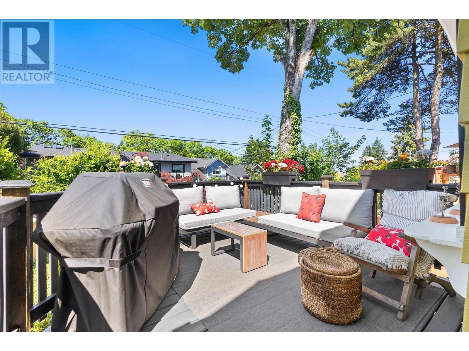 Listing Picture 14 of 24 : 4533 W 8TH AVENUE, Vancouver / 溫哥華 - 魯藝地產 Yvonne Lu Group - MLS Medallion Club Member