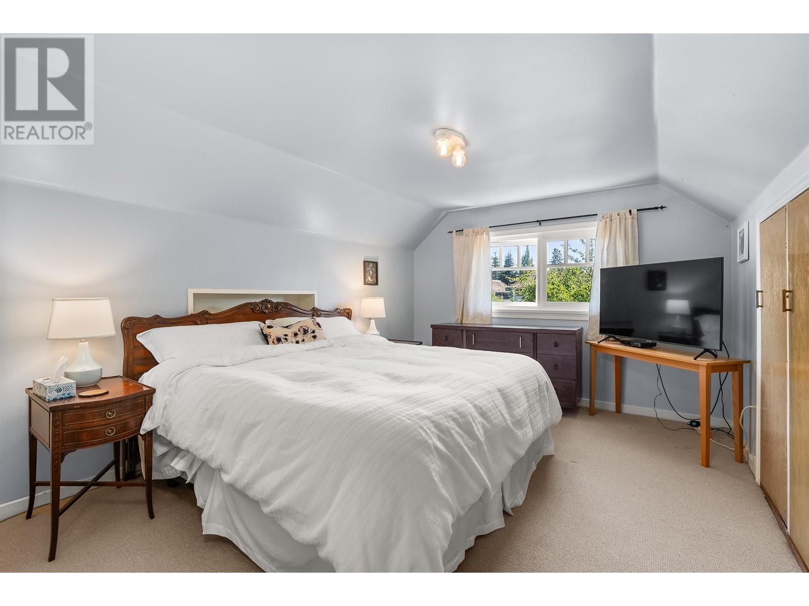 Listing Picture 11 of 24 : 4533 W 8TH AVENUE, Vancouver / 溫哥華 - 魯藝地產 Yvonne Lu Group - MLS Medallion Club Member