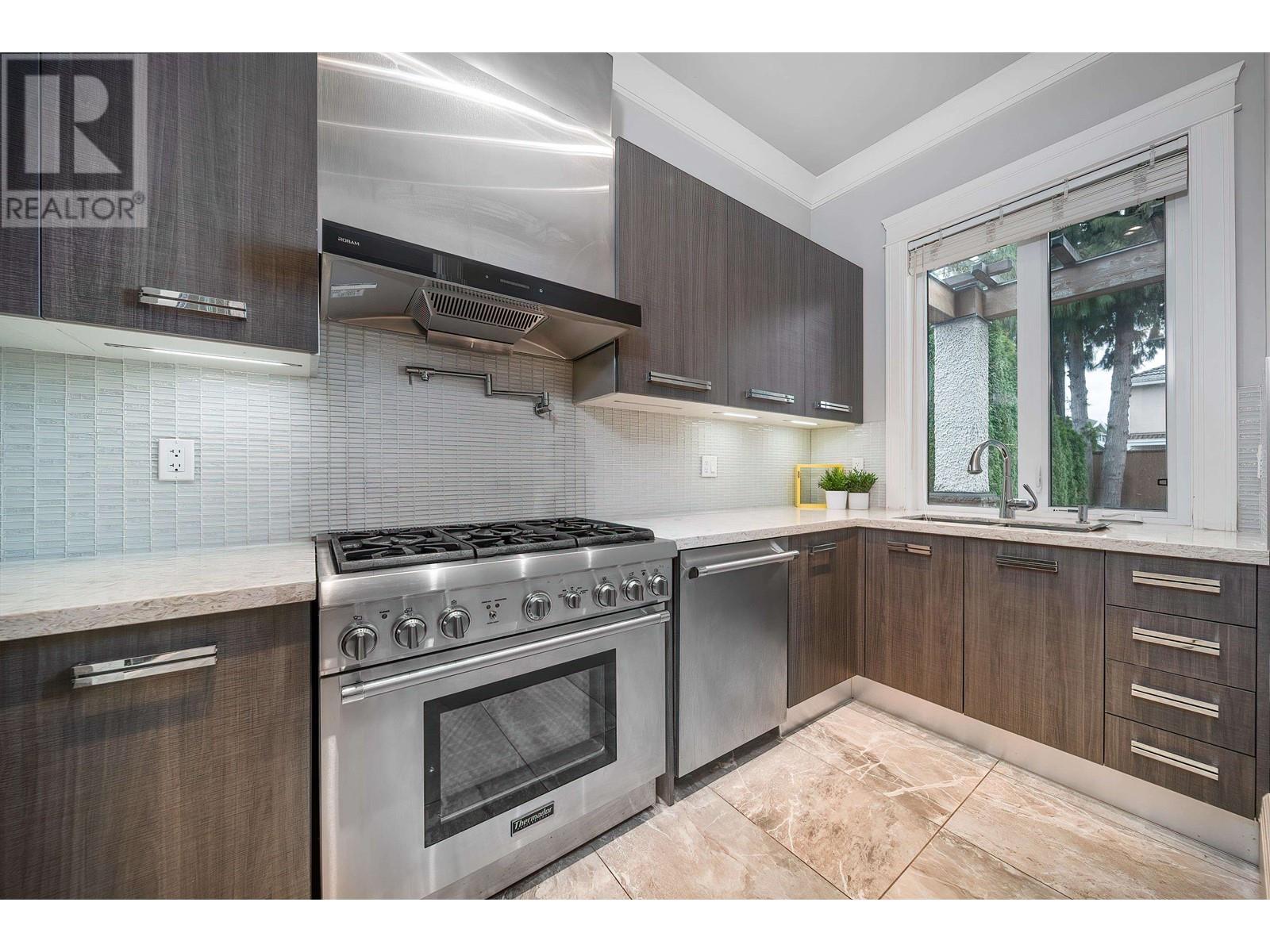 Listing Picture 12 of 30 : 7673 DAMPIER DRIVE, Richmond / 烈治文 - 魯藝地產 Yvonne Lu Group - MLS Medallion Club Member