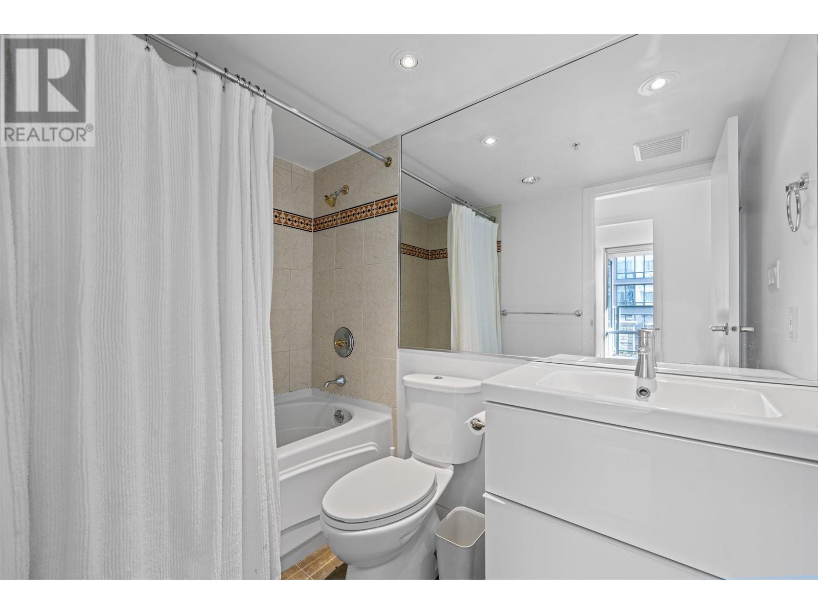 Listing Picture 16 of 25 : 603 1288 MARINASIDE CRESCENT, Vancouver / 溫哥華 - 魯藝地產 Yvonne Lu Group - MLS Medallion Club Member