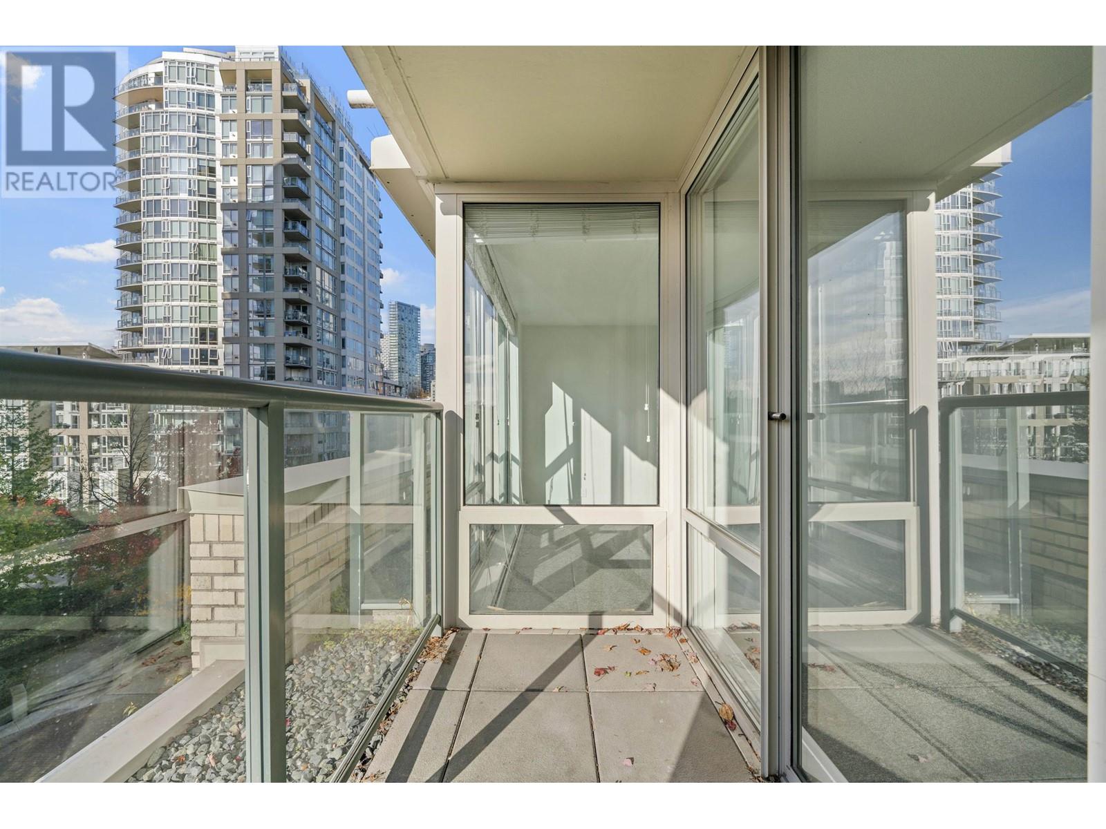 Listing Picture 18 of 25 : 603 1288 MARINASIDE CRESCENT, Vancouver / 溫哥華 - 魯藝地產 Yvonne Lu Group - MLS Medallion Club Member