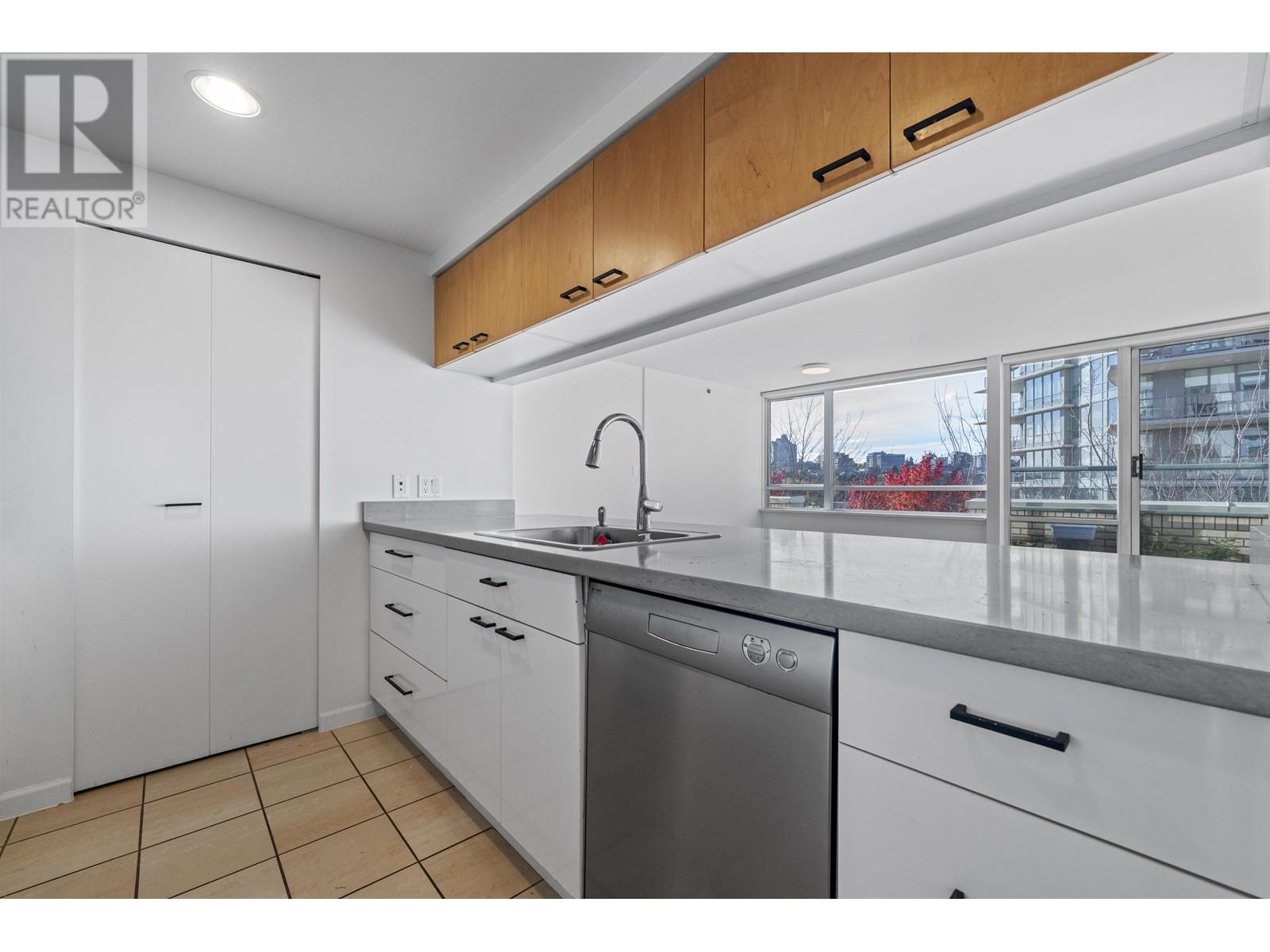 Listing Picture 7 of 25 : 603 1288 MARINASIDE CRESCENT, Vancouver / 溫哥華 - 魯藝地產 Yvonne Lu Group - MLS Medallion Club Member