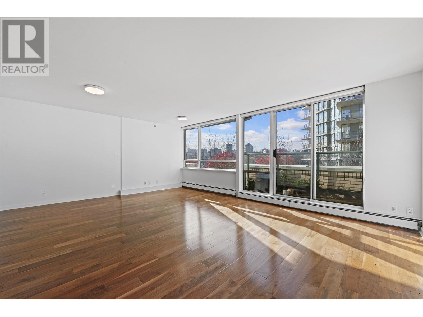 Listing Picture 9 of 25 : 603 1288 MARINASIDE CRESCENT, Vancouver / 溫哥華 - 魯藝地產 Yvonne Lu Group - MLS Medallion Club Member