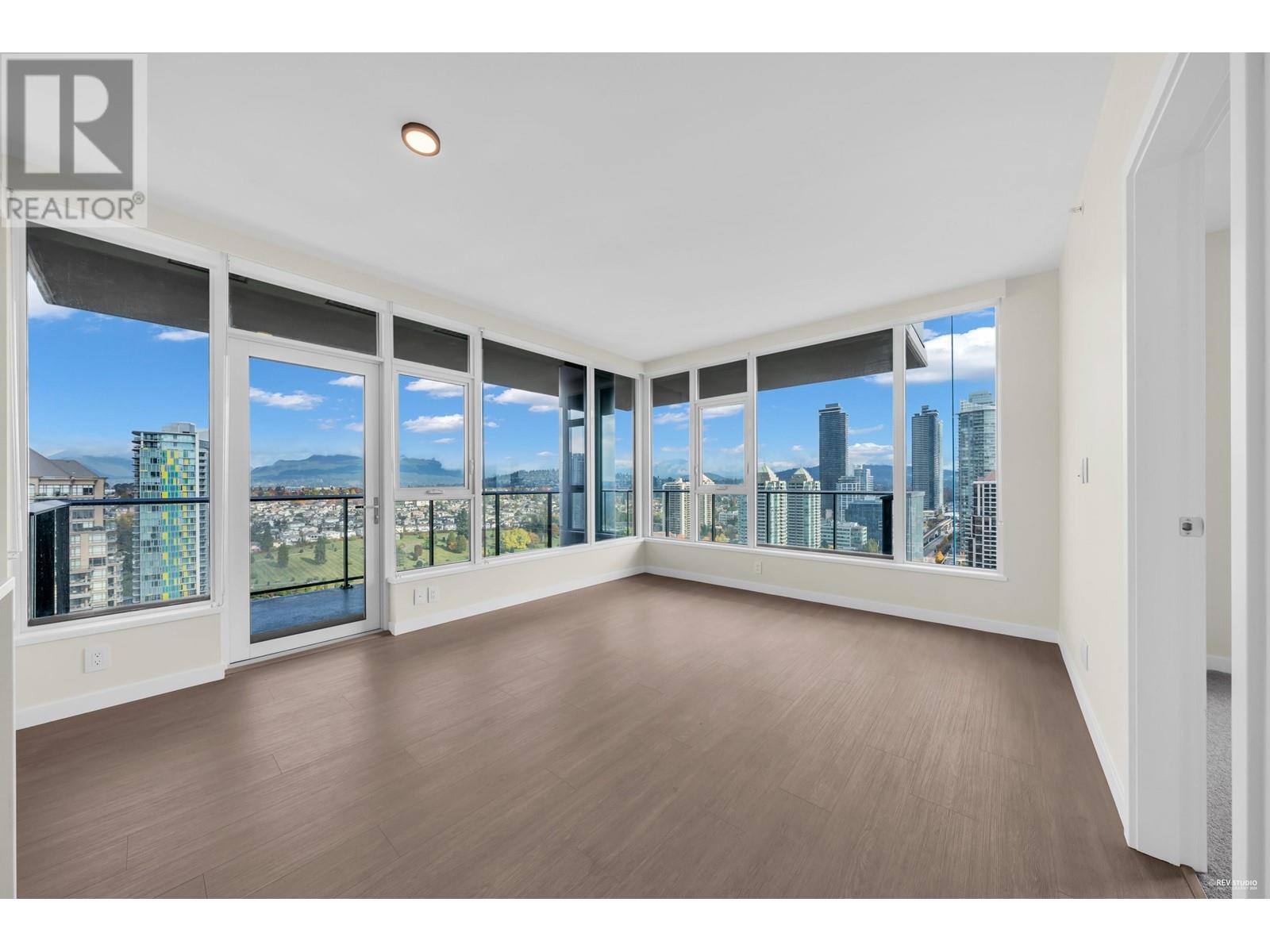 Listing Picture 3 of 40 : 2807 4168 LOUGHEED HIGHWAY, Burnaby / 本拿比 - 魯藝地產 Yvonne Lu Group - MLS Medallion Club Member