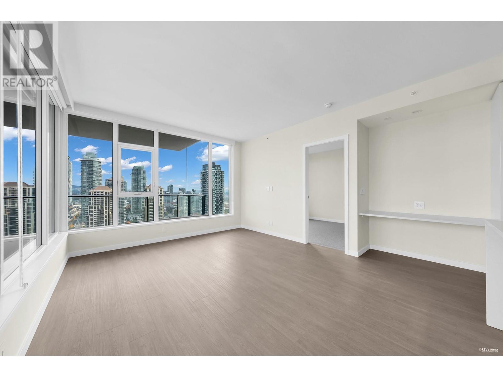 Listing Picture 2 of 40 : 2807 4168 LOUGHEED HIGHWAY, Burnaby / 本拿比 - 魯藝地產 Yvonne Lu Group - MLS Medallion Club Member