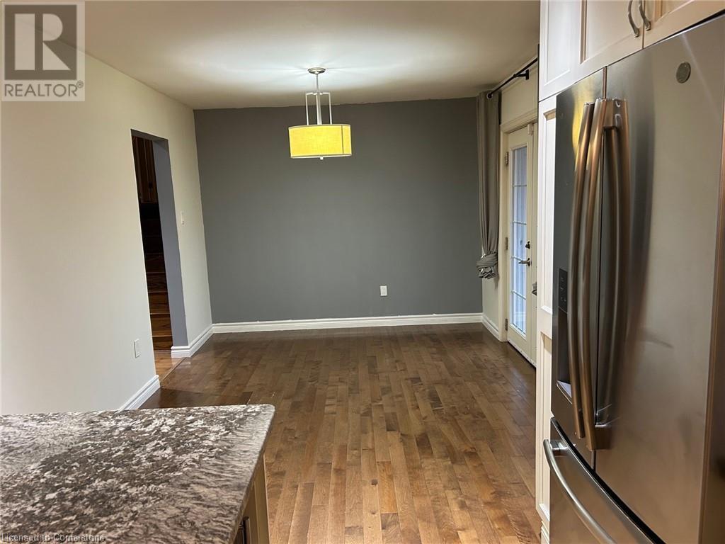 203 Penn Drive, Burlington, Ontario  L7N 2B6 - Photo 4 - 40679423