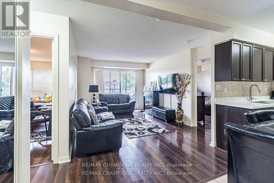 216 - 300 Ray Lawson Boulevard, Brampton, Ontario  L6Y 5H5 - Photo 2 - W10931777