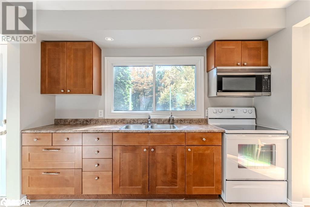 605 Big Bay Point Road, Barrie, Ontario  L4N 3Z9 - Photo 9 - 40681214