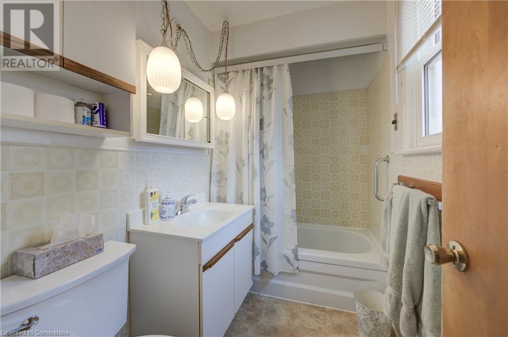 22 East 44th Street, Hamilton, Ontario  L8T 3G4 - Photo 10 - 40681196