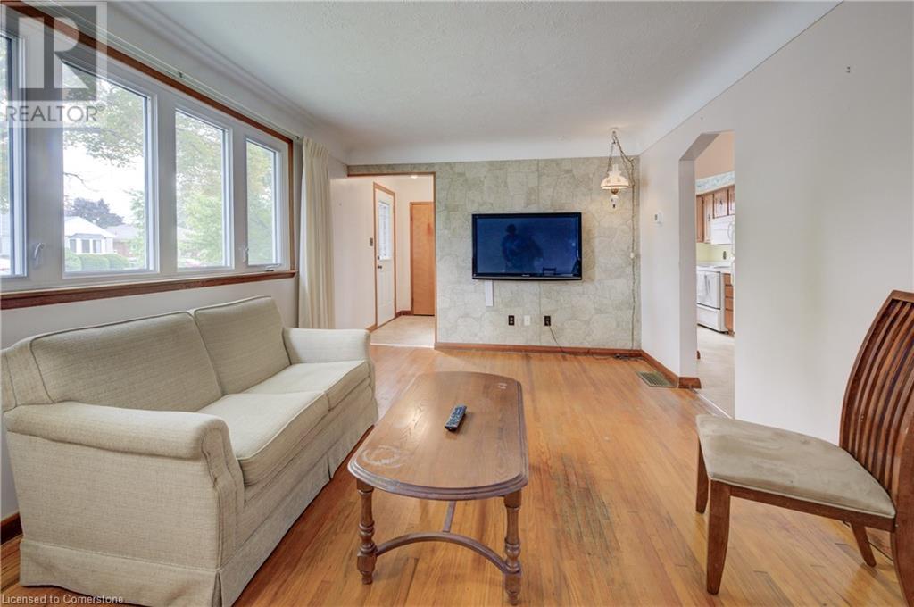 22 East 44th Street, Hamilton, Ontario  L8T 3G4 - Photo 2 - 40681196