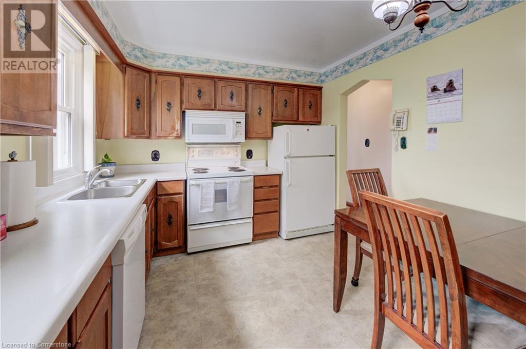 22 East 44th Street, Hamilton, Ontario  L8T 3G4 - Photo 6 - 40681196