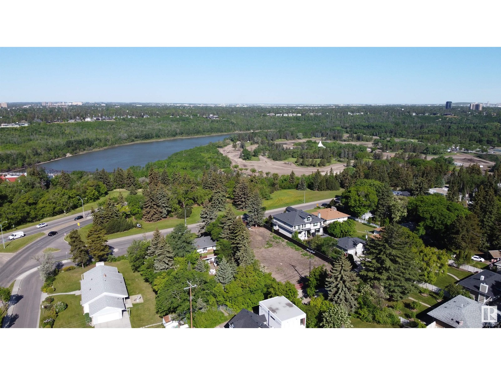 Property at 8715 SASKATCHEWAN DR NW image 5