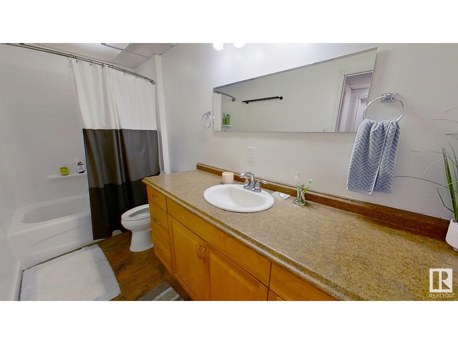2036 Towne Centre Bv Nw, Edmonton, Alberta  T6R 3M7 - Photo 21 - E4396725
