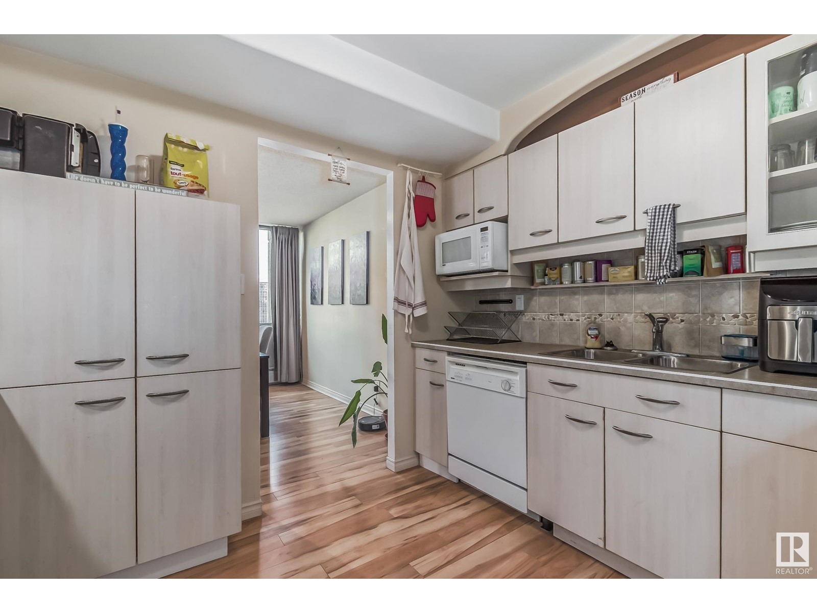 Property at #902 9921 104 ST NW image 4