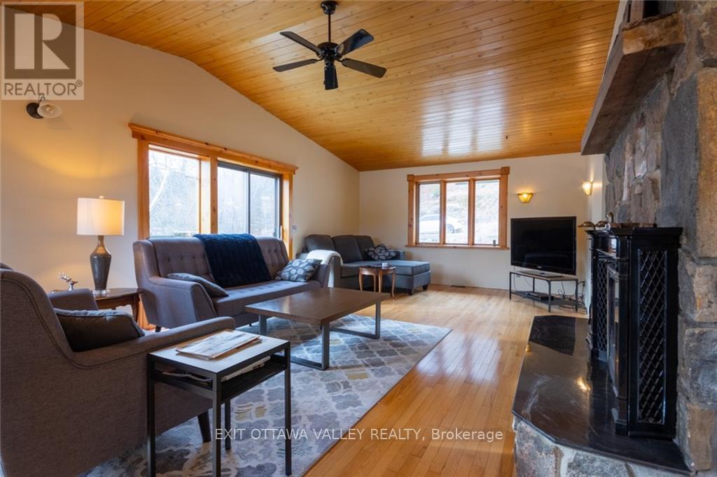 336 Wiltom Drive, Madawaska Valley, Ontario  K0J 1B0 - Photo 9 - X10428423