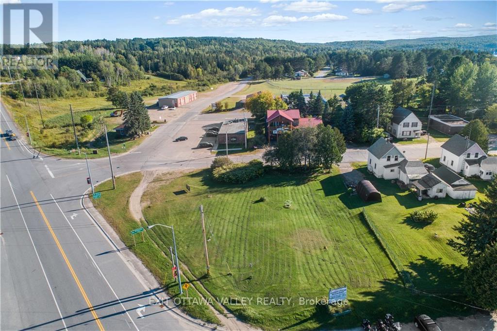 00 PCL 36-1 SEC 36M220, South Algonquin, Ontario