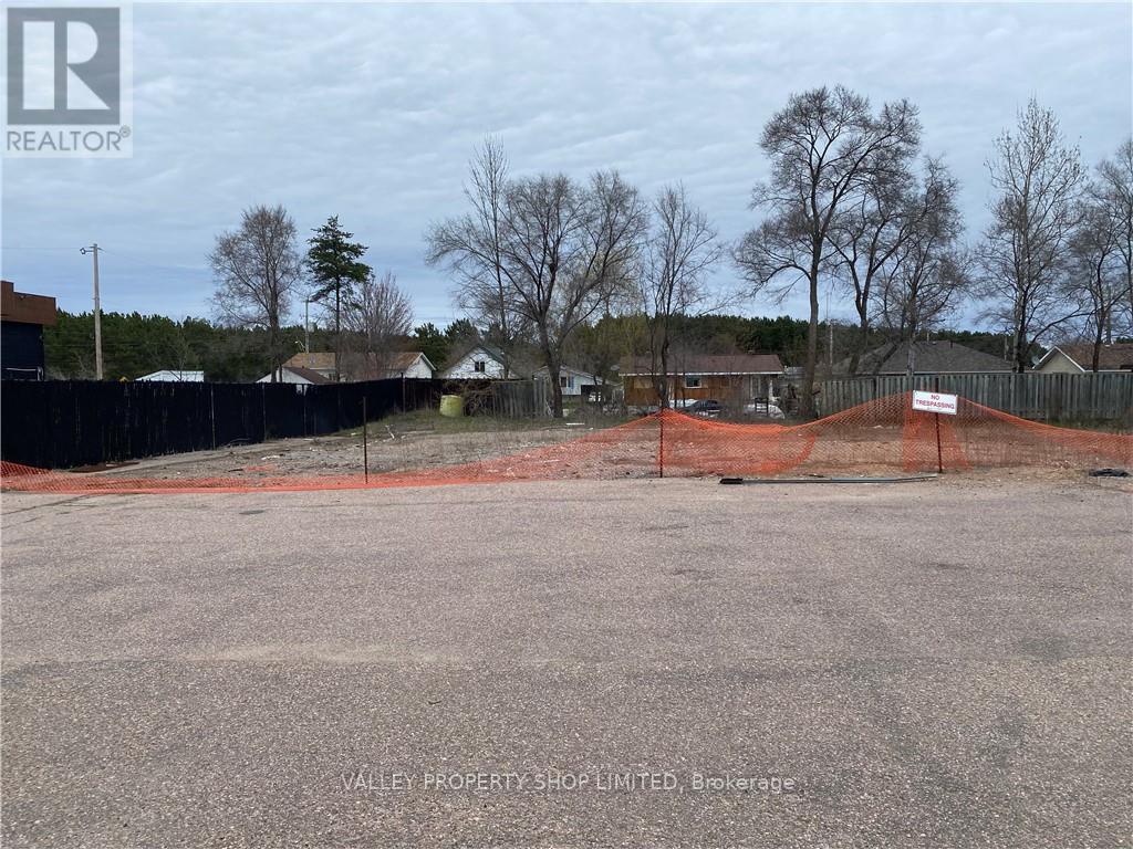 3197 Petawawa Boulevard, Petawawa, Ontario  K8H 1X9 - Photo 3 - X9515218