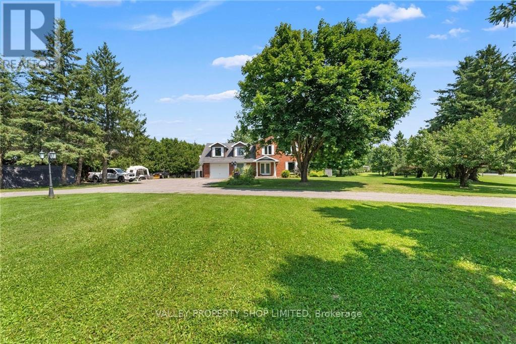 876 RUSSETT DRIVE McNab/Braeside (551 - Mcnab/Braeside Twps)