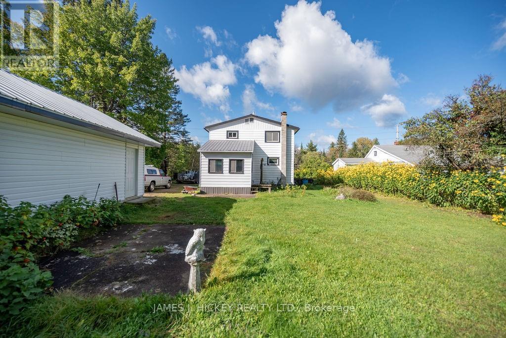 32552 HIGHWAY 17 Laurentian Hills (511 - Chalk River and Laurentian Hills South)