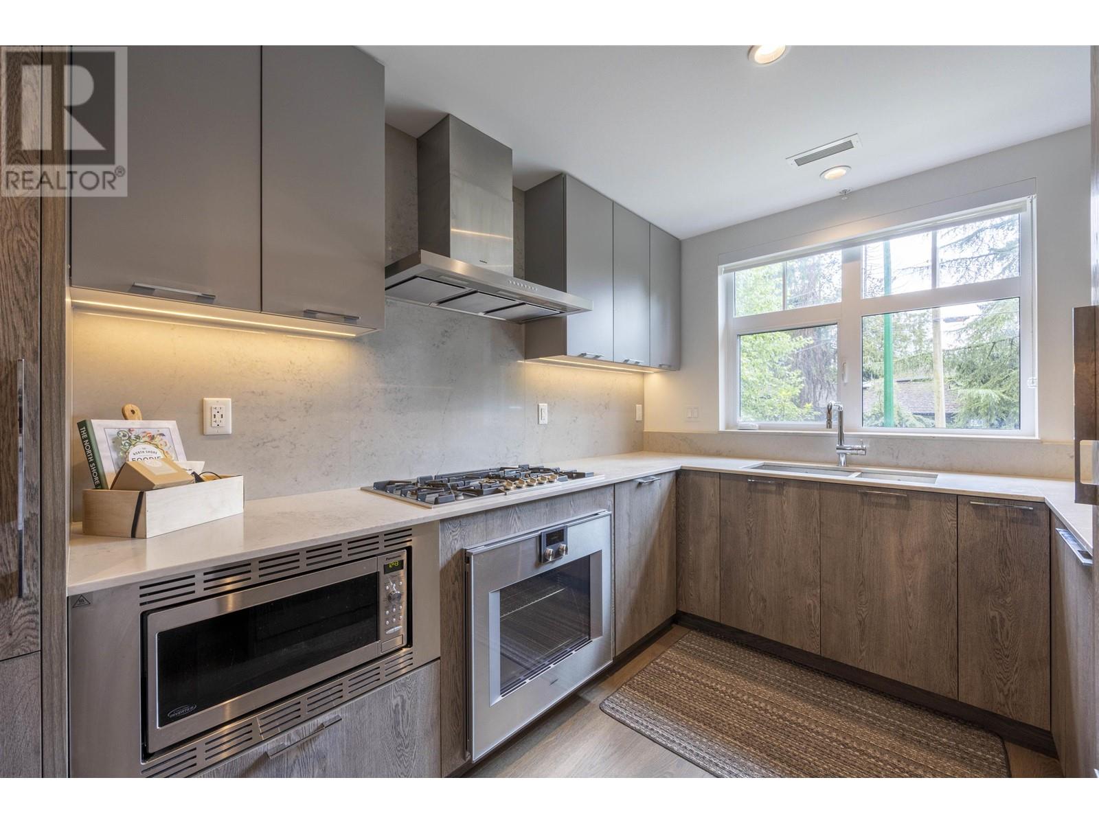 4 1960 Glenaire Drive, Vancouver, British Columbia  V7P 1Y1 - Photo 7 - R2946922