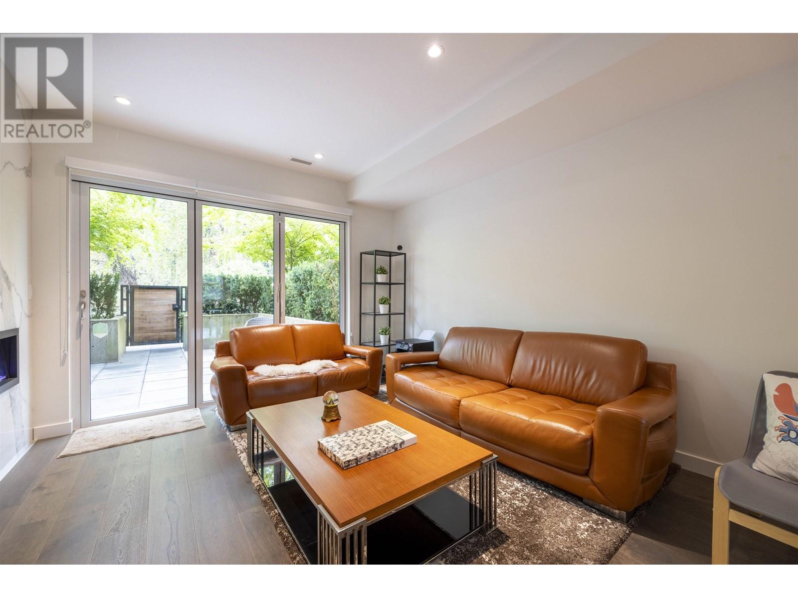 4 1960 Glenaire Drive, Vancouver, British Columbia  V7P 1Y1 - Photo 5 - R2946922