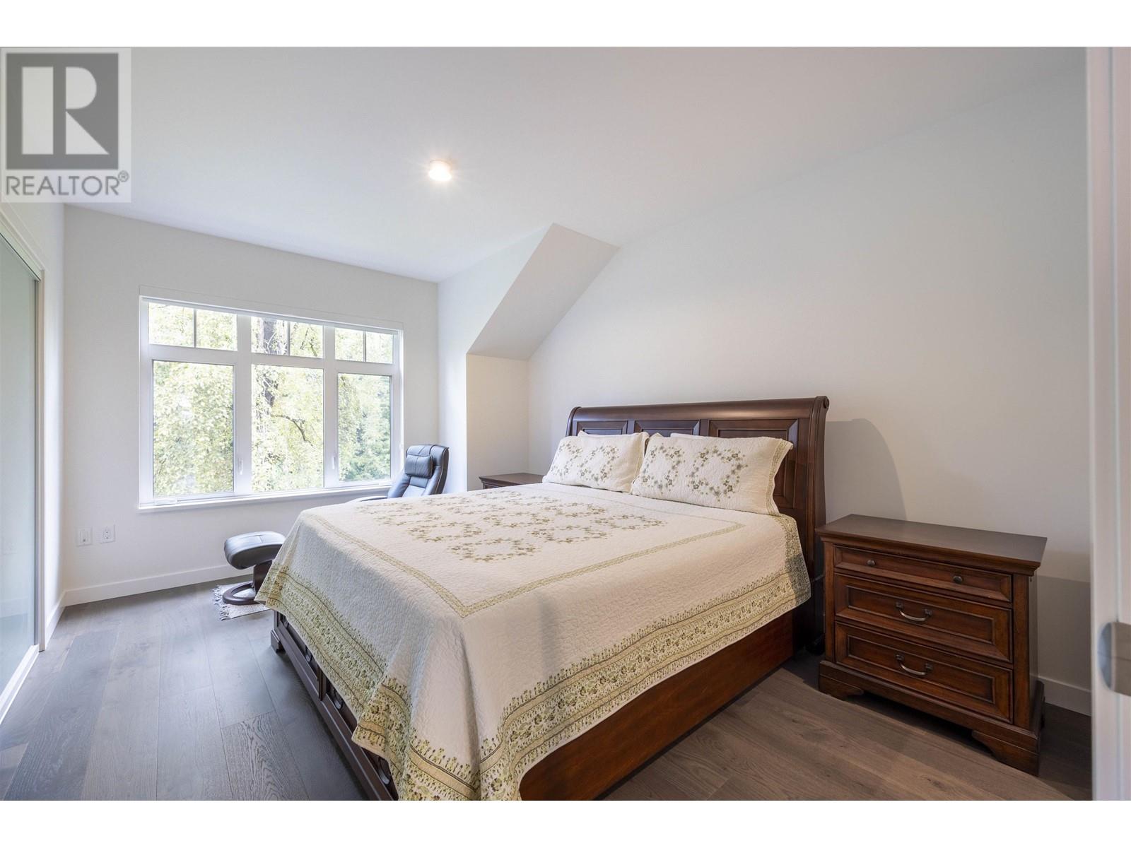 4 1960 Glenaire Drive, Vancouver, British Columbia  V7P 1Y1 - Photo 8 - R2946922