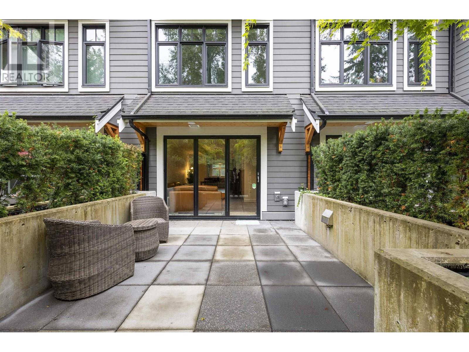 4 1960 Glenaire Drive, Vancouver, British Columbia  V7P 1Y1 - Photo 3 - R2946922