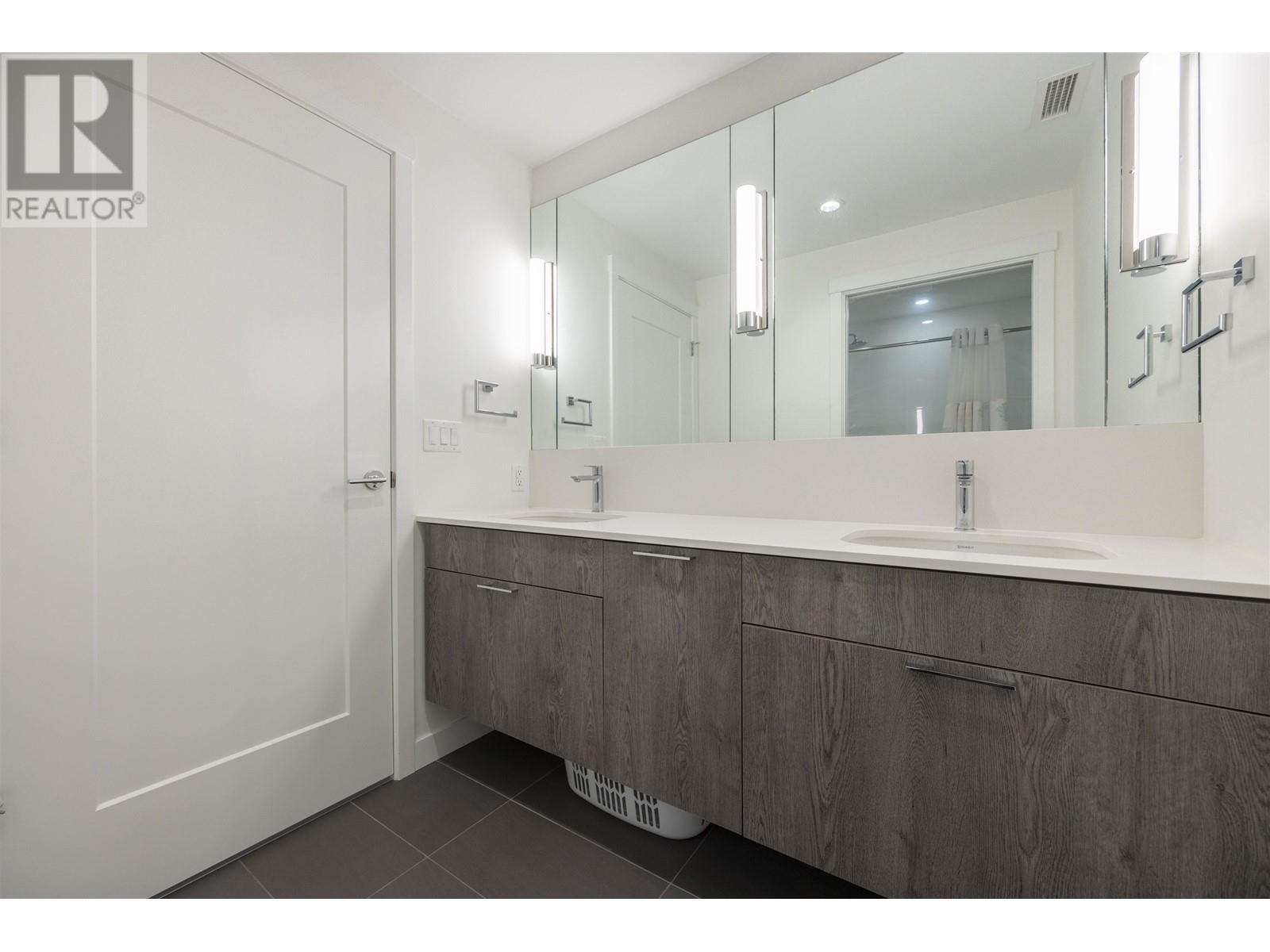 4 1960 Glenaire Drive, Vancouver, British Columbia  V7P 1Y1 - Photo 9 - R2946922