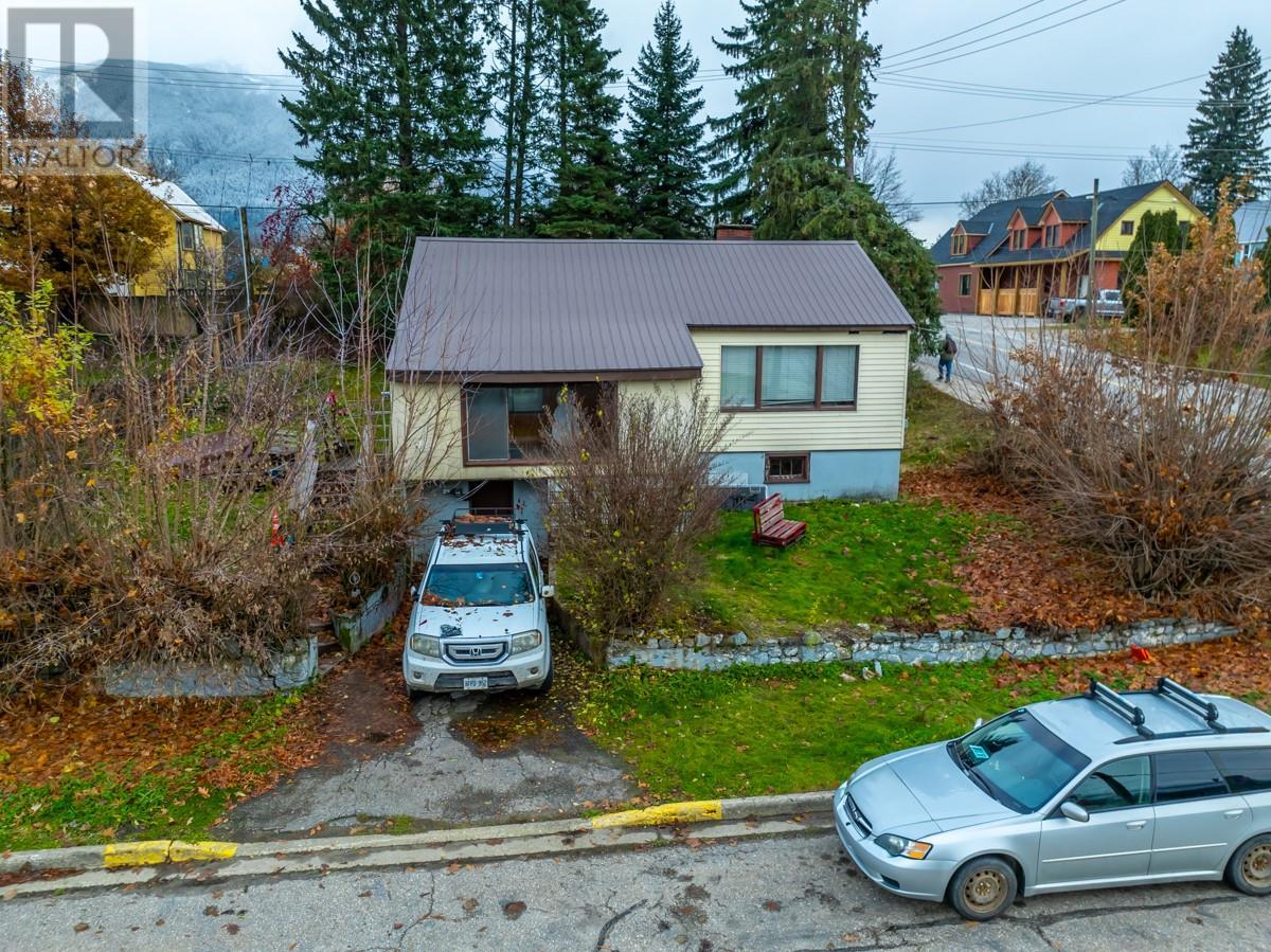 416 Connaught Avenue Revelstoke