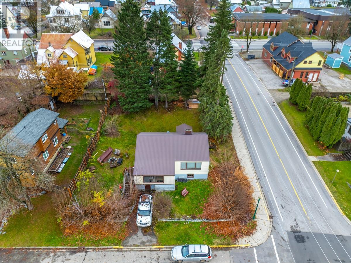 416 Connaught Avenue Revelstoke