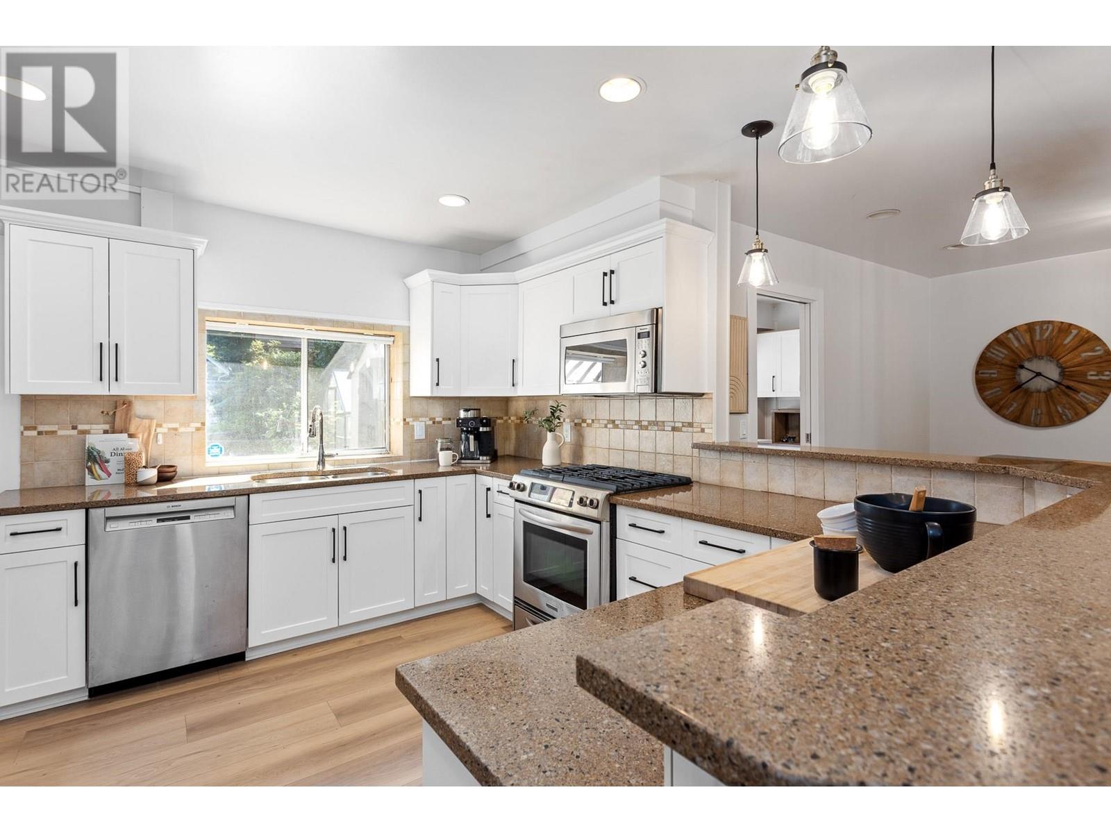23803 128 Crescent, Maple Ridge, British Columbia  V4R 1P5 - Photo 8 - R2943753