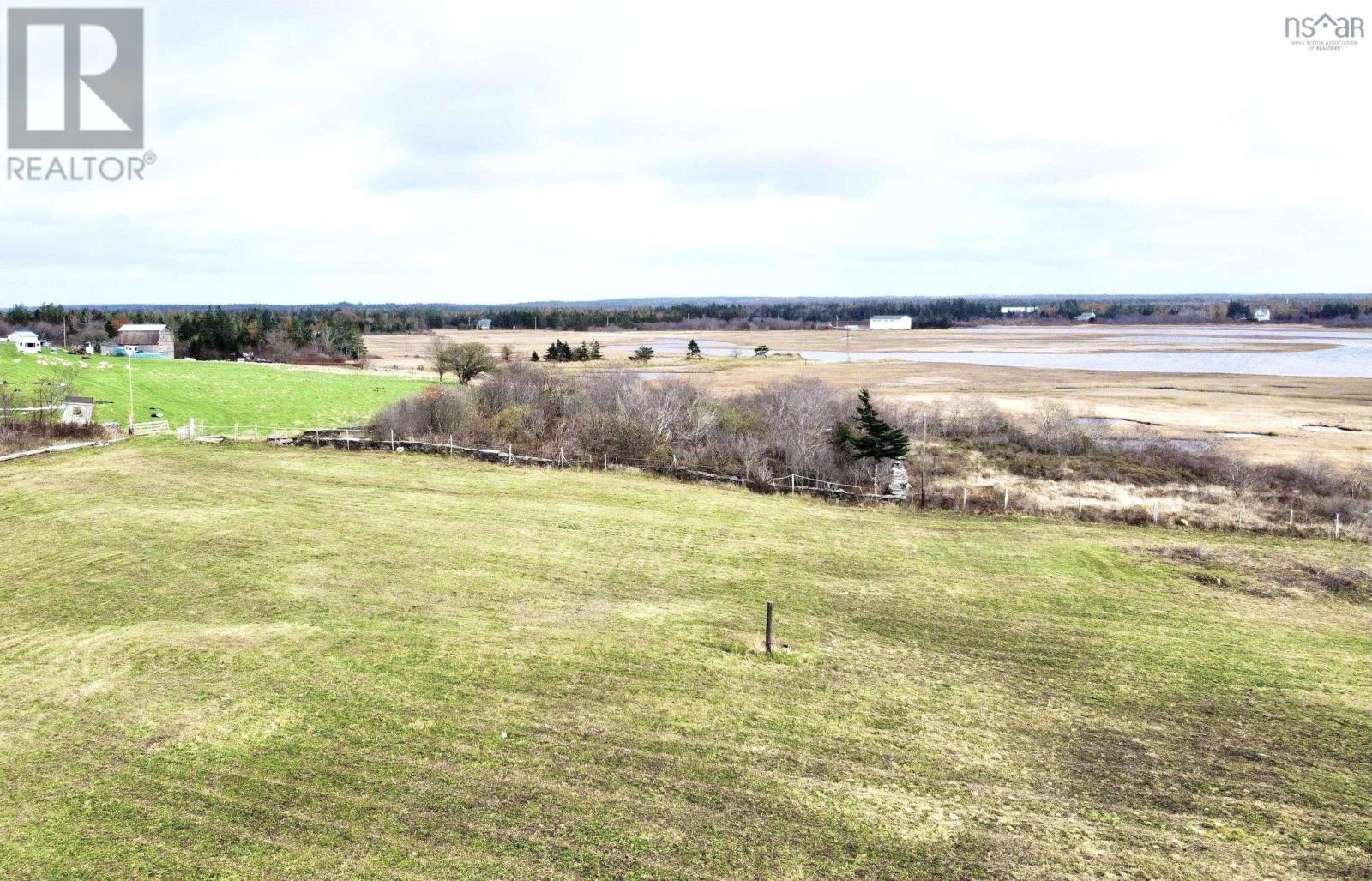 187 Highway 335, Pubnico, Nova Scotia  B0W 2W0 - Photo 8 - 202427140