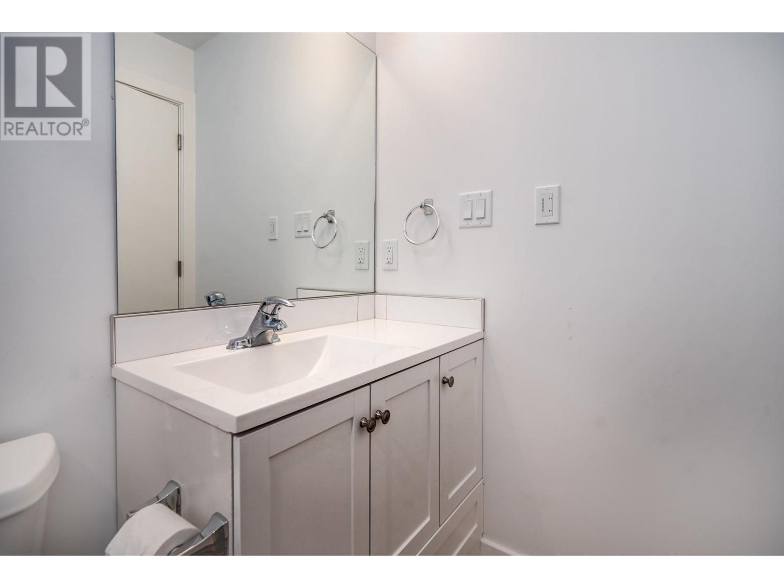 Listing Picture 10 of 39 : 1827 PANDORA STREET, Vancouver / 溫哥華 - 魯藝地產 Yvonne Lu Group - MLS Medallion Club Member