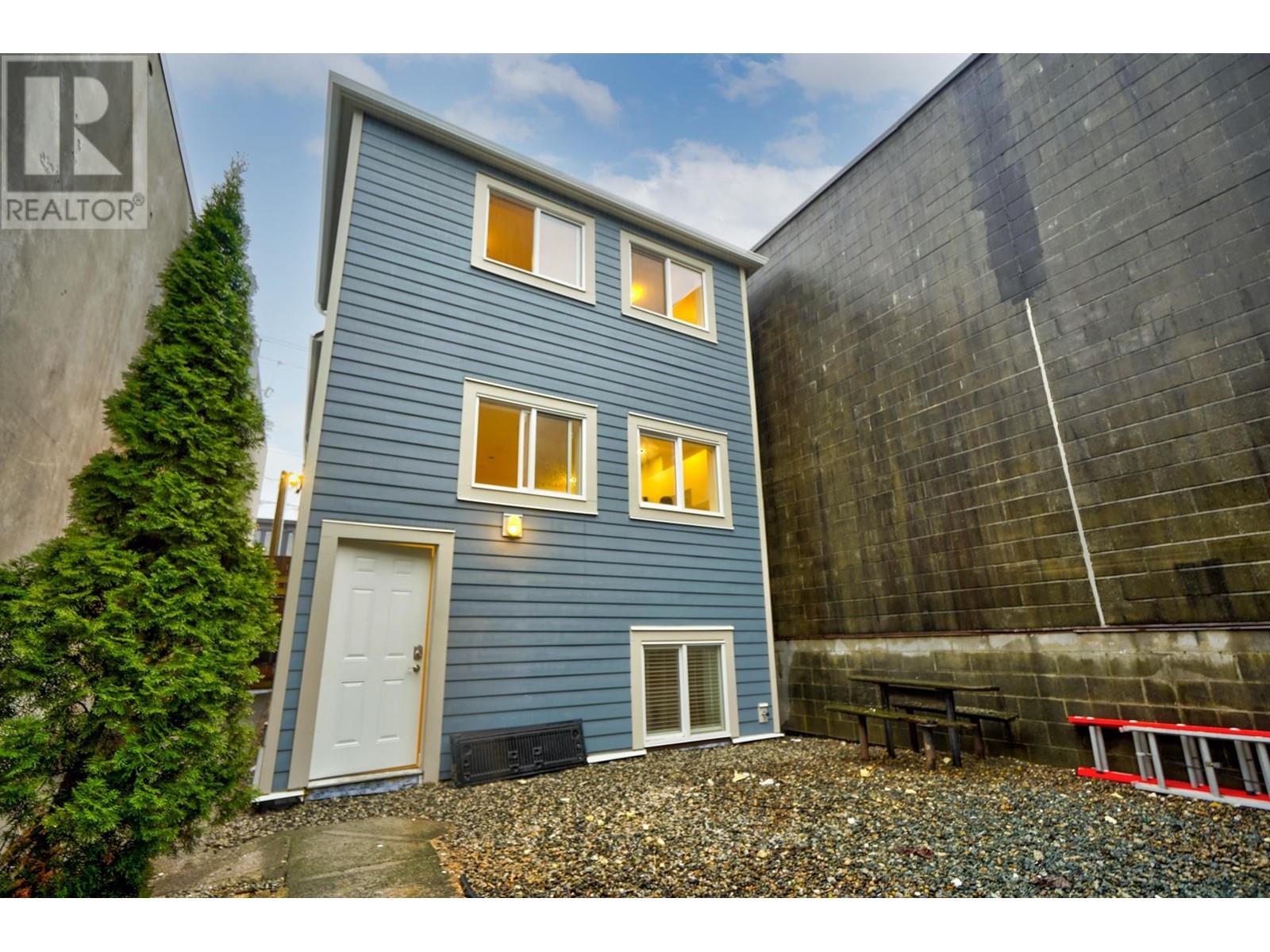 Listing Picture 34 of 39 : 1827 PANDORA STREET, Vancouver / 溫哥華 - 魯藝地產 Yvonne Lu Group - MLS Medallion Club Member