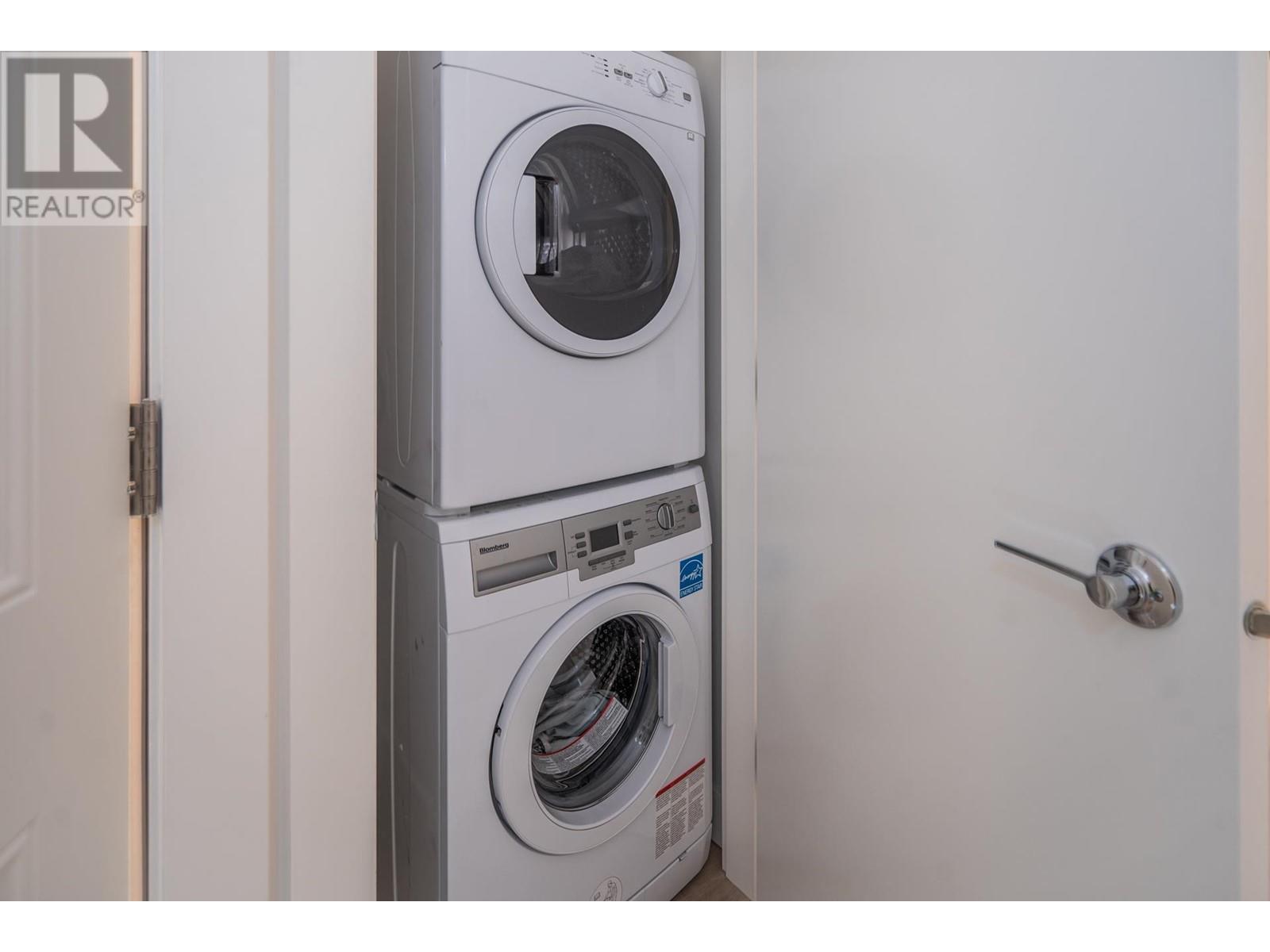 Listing Picture 11 of 39 : 1827 PANDORA STREET, Vancouver / 溫哥華 - 魯藝地產 Yvonne Lu Group - MLS Medallion Club Member