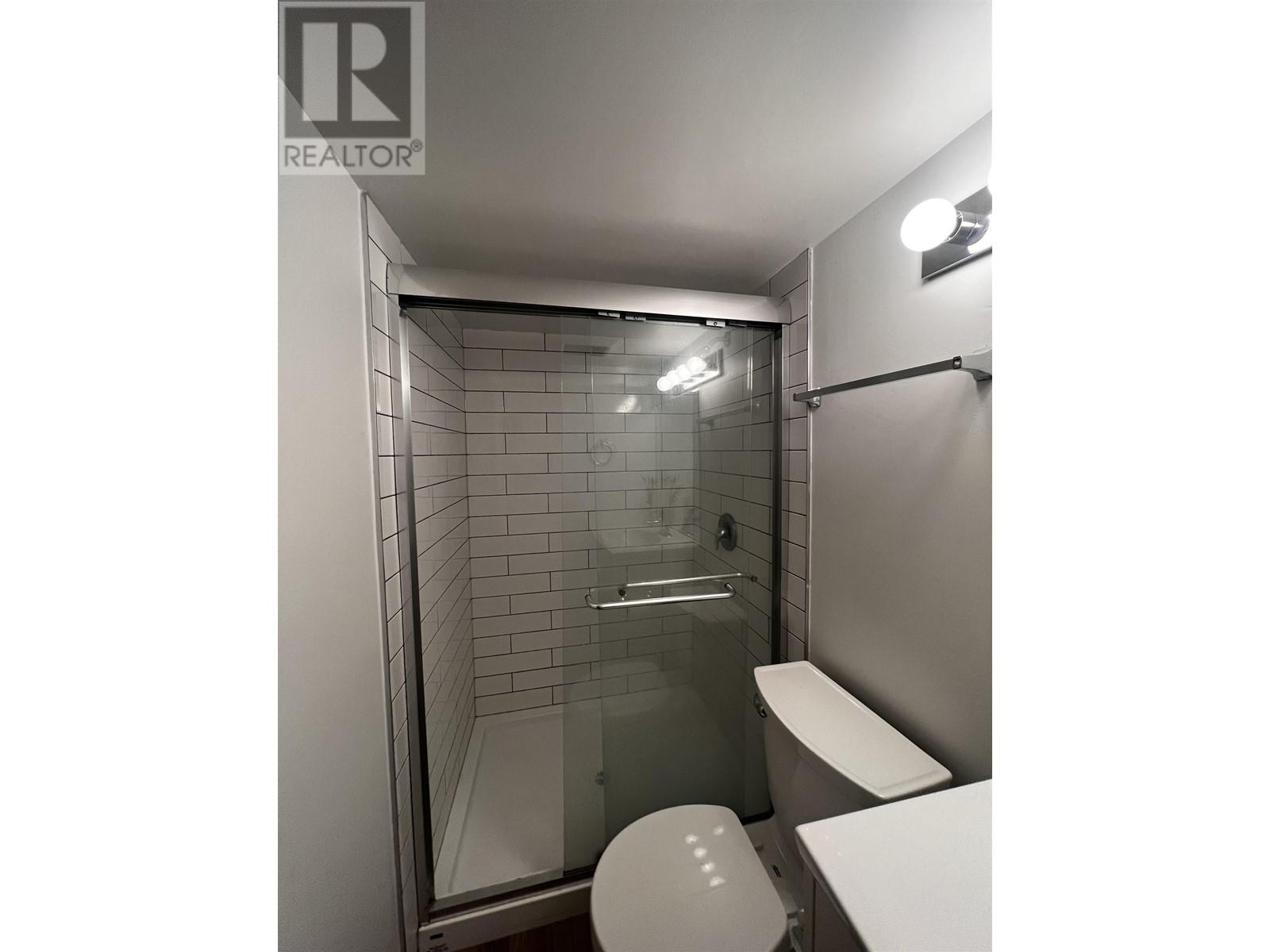 Listing Picture 29 of 39 : 1827 PANDORA STREET, Vancouver / 溫哥華 - 魯藝地產 Yvonne Lu Group - MLS Medallion Club Member