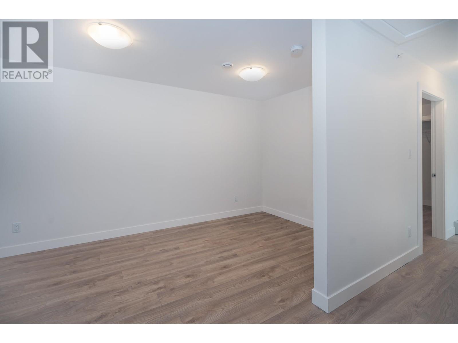 Listing Picture 14 of 39 : 1827 PANDORA STREET, Vancouver / 溫哥華 - 魯藝地產 Yvonne Lu Group - MLS Medallion Club Member