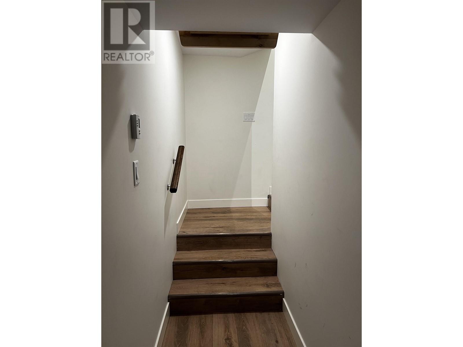 Listing Picture 31 of 39 : 1827 PANDORA STREET, Vancouver / 溫哥華 - 魯藝地產 Yvonne Lu Group - MLS Medallion Club Member