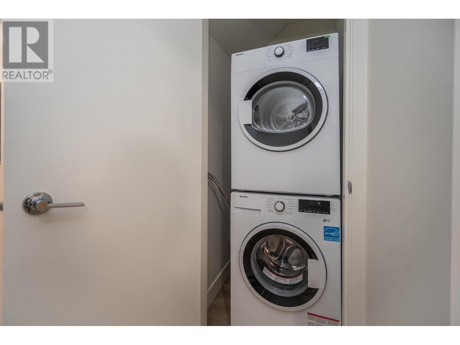 Listing Picture 18 of 39 : 1827 PANDORA STREET, Vancouver / 溫哥華 - 魯藝地產 Yvonne Lu Group - MLS Medallion Club Member