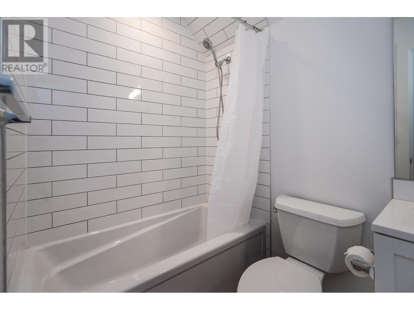 Listing Picture 9 of 39 : 1827 PANDORA STREET, Vancouver / 溫哥華 - 魯藝地產 Yvonne Lu Group - MLS Medallion Club Member